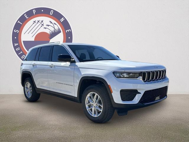 2025 Jeep Grand Cherokee GRAND CHEROKEE LAREDO X 4X4