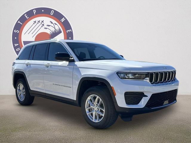 2025 Jeep Grand Cherokee GRAND CHEROKEE LAREDO X 4X4