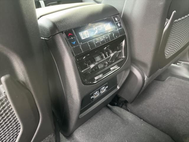 2025 Jeep Grand Cherokee GRAND CHEROKEE L LAREDO X 4X4