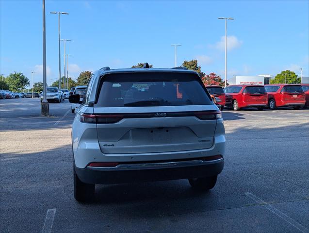 2023 Jeep Grand Cherokee Laredo X 4x4