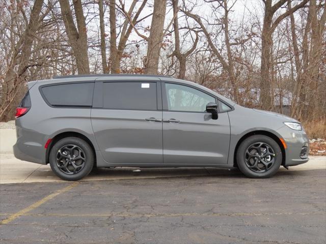 2025 Chrysler Pacifica Hybrid PACIFICA PLUG-IN HYBRID S APPEARANCE