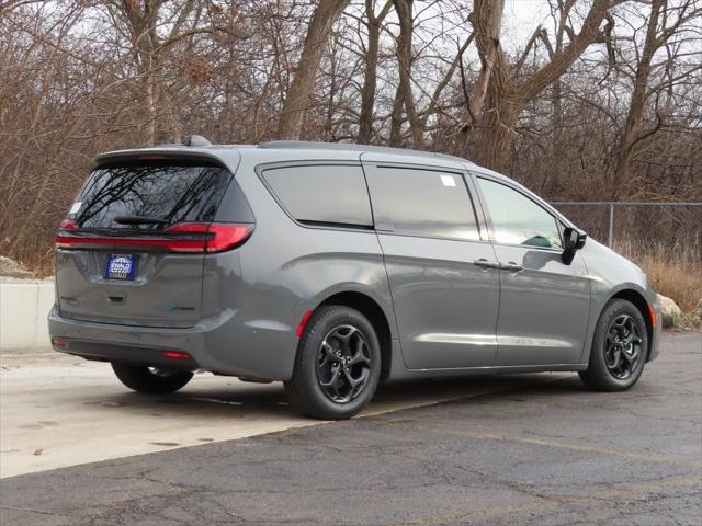 2025 Chrysler Pacifica Hybrid PACIFICA PLUG-IN HYBRID S APPEARANCE