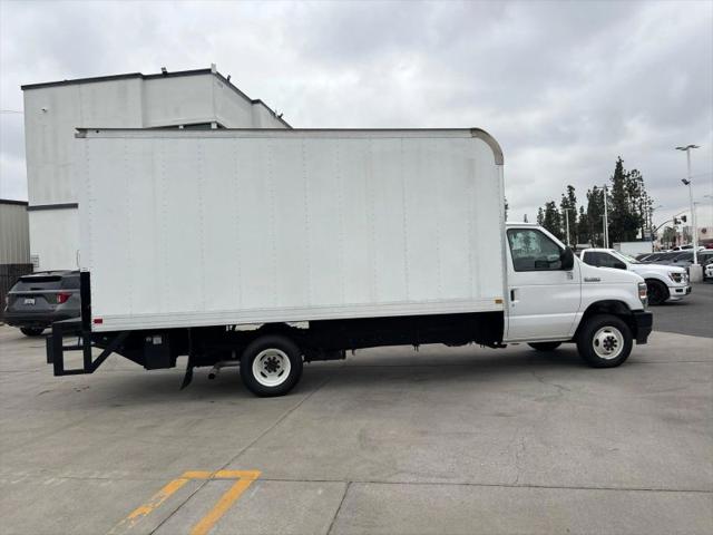 2021 Ford E-450 Cutaway Cutaway Van 2D