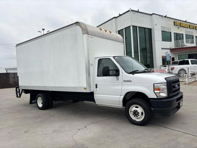 2021 Ford E-450 Cutaway Cutaway Van 2D