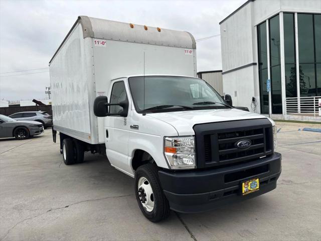 2021 Ford E-450 Cutaway Cutaway Van 2D