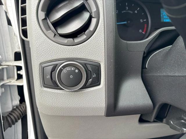 2021 Ford E-450 Cutaway Cutaway Van 2D