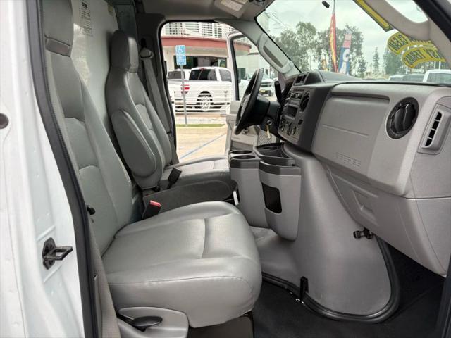 2021 Ford E-450 Cutaway Cutaway Van 2D