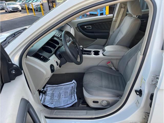 2011 Ford Taurus SE