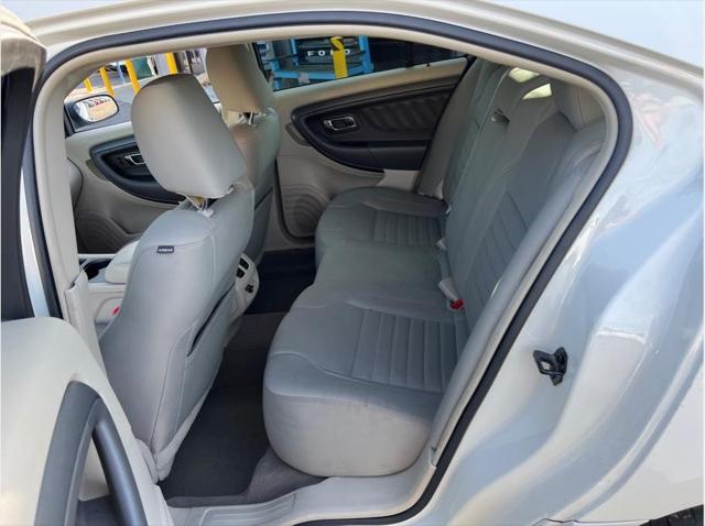 2011 Ford Taurus SE