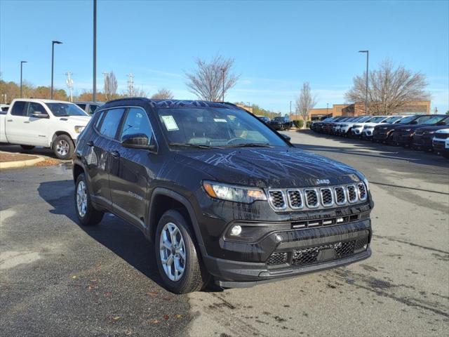 2025 Jeep Compass COMPASS LATITUDE 4X4