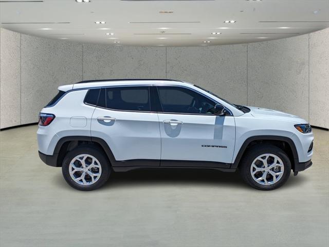 2025 Jeep Compass COMPASS LATITUDE 4X4