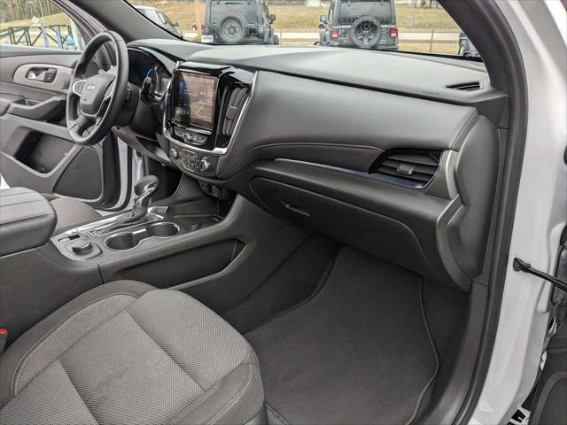 2023 Chevrolet Traverse AWD LT Cloth