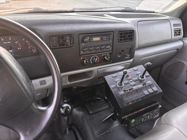 2003 Ford F-550 165W.B. 2D