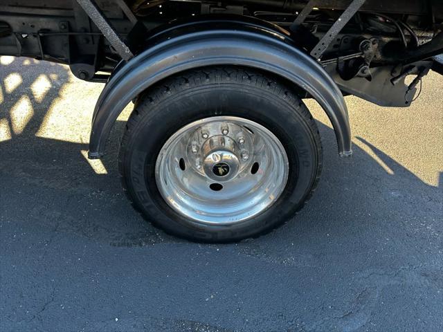 2003 Ford F-550 165W.B. 2D