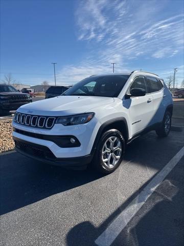 2025 Jeep Compass COMPASS LATITUDE 4X4