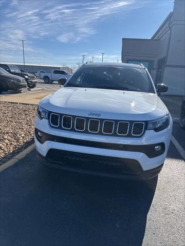 2025 Jeep Compass COMPASS LATITUDE 4X4