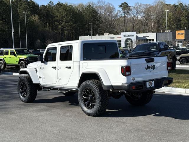 2025 Jeep Gladiator GLADIATOR NIGHTHAWK 4X4 2025 Jeep Gladiator GLADIATOR NIGHTHAWK 4X4