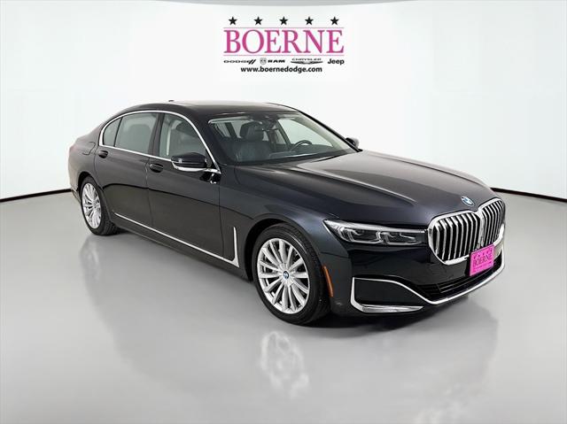 2022 BMW 740 i