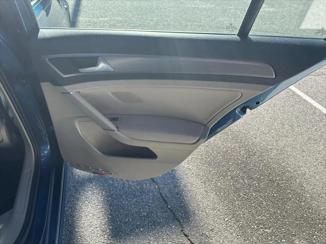 2015 Volkswagen Golf TSI SE 4-Door