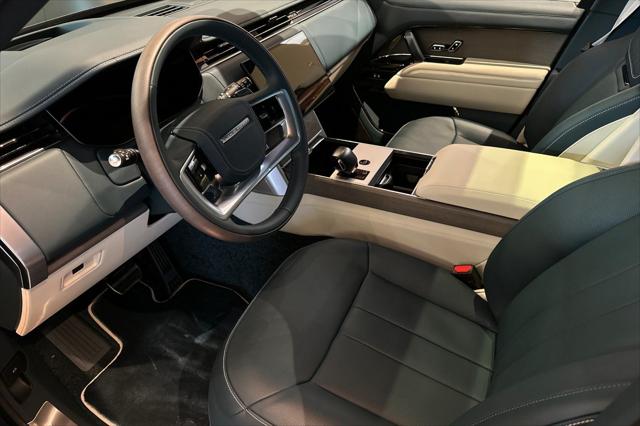 2025 Land Rover Range Rover P615 SV