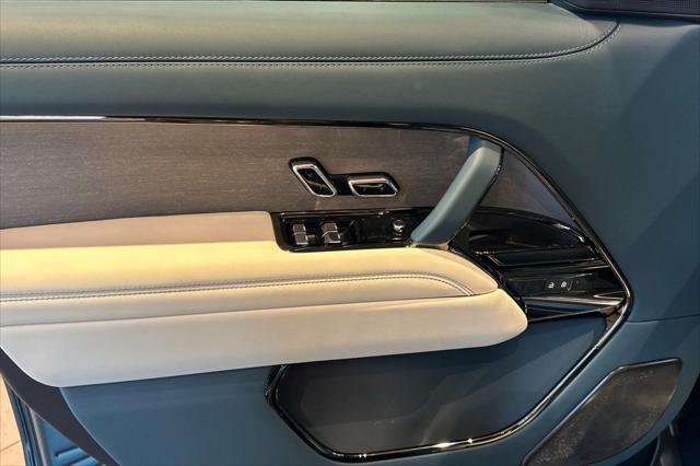 2025 Land Rover Range Rover P615 SV