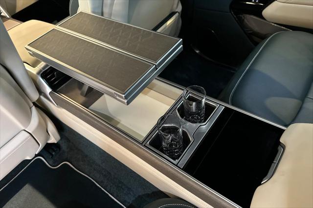2025 Land Rover Range Rover P615 SV