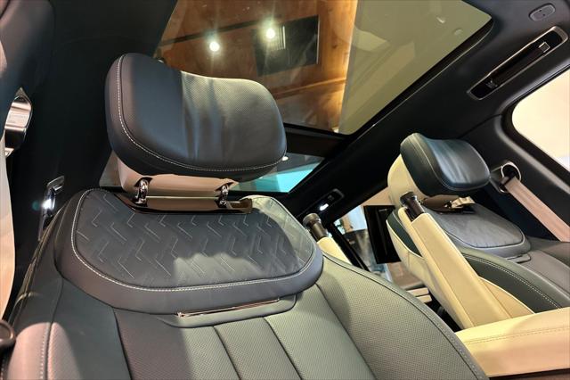 2025 Land Rover Range Rover P615 SV