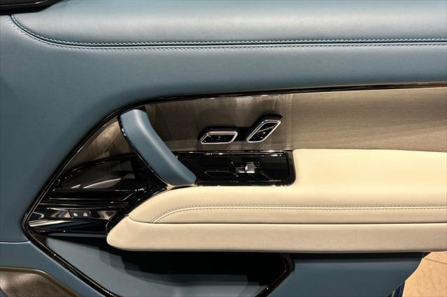 2025 Land Rover Range Rover P615 SV