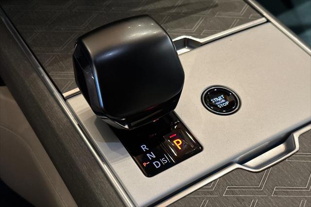 2025 Land Rover Range Rover P615 SV