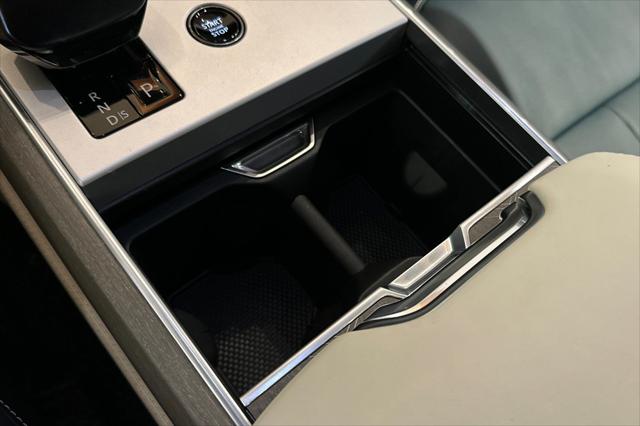 2025 Land Rover Range Rover P615 SV