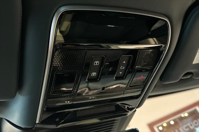 2025 Land Rover Range Rover P615 SV