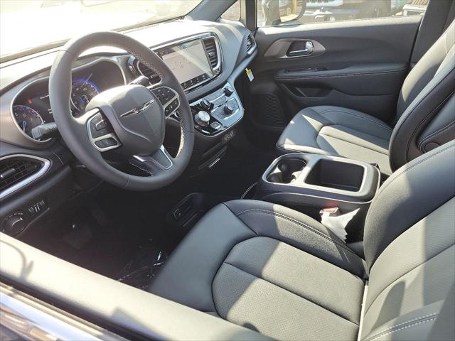 2025 Chrysler Voyager VOYAGER LX
