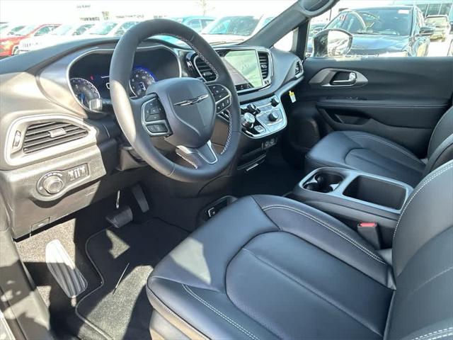 2025 Chrysler Voyager VOYAGER