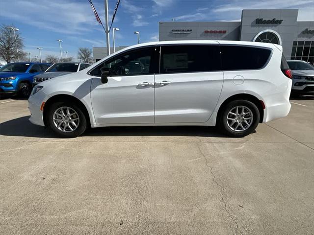 2025 Chrysler Voyager VOYAGER