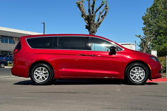 2025 Chrysler Voyager VOYAGER
