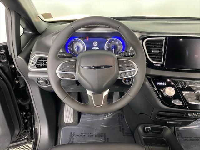 2025 Chrysler Voyager VOYAGER LX