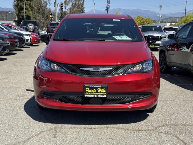 2025 Chrysler Voyager VOYAGER LX