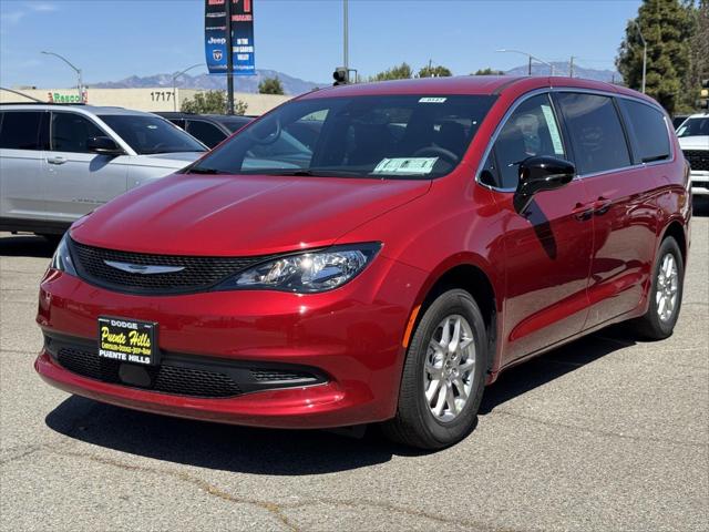 2025 Chrysler Voyager VOYAGER LX