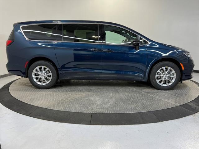 2025 Chrysler Pacifica PACIFICA SELECT AWD