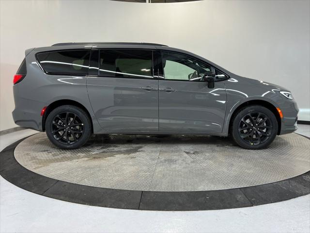 2025 Chrysler Pacifica PACIFICA LIMITED AWD