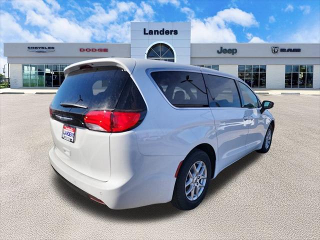 2025 Chrysler Voyager VOYAGER LX