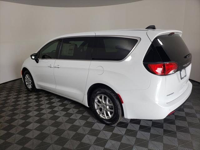 2025 Chrysler Voyager VOYAGER