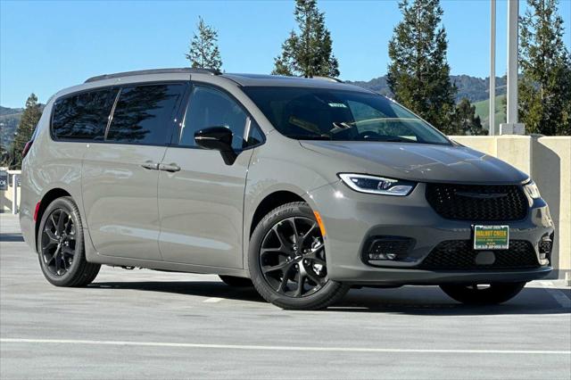 2025 Chrysler Pacifica PACIFICA LIMITED