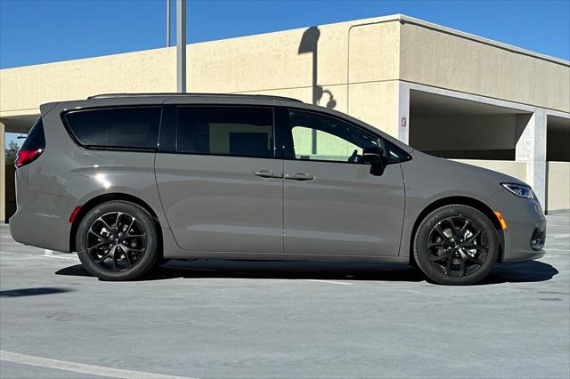2025 Chrysler Pacifica PACIFICA LIMITED