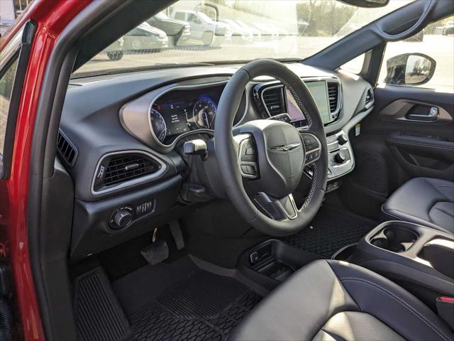 2025 Chrysler Voyager VOYAGER