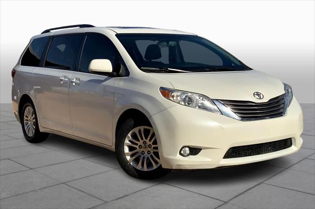 2016 Toyota Sienna XLE Premium 8 Passenger