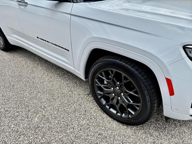 2025 Jeep Grand Cherokee GRAND CHEROKEE SUMMIT RESERVE 4X4