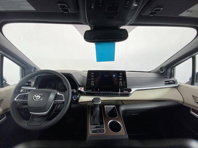 2023 Toyota Sienna XLE