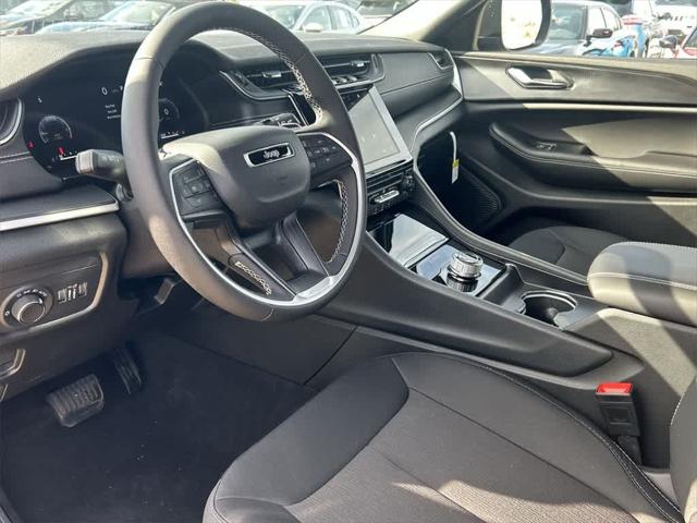 2025 Jeep Grand Cherokee GRAND CHEROKEE L LAREDO X 4X4
