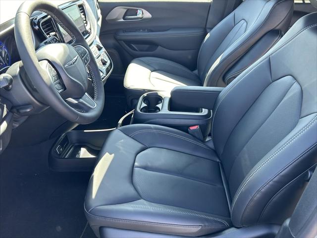 2025 Chrysler Pacifica PACIFICA SELECT